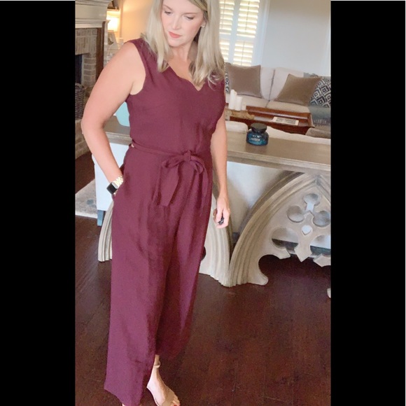 Sleeveless cropped wine jumpsuit. - Picture 1 of 3